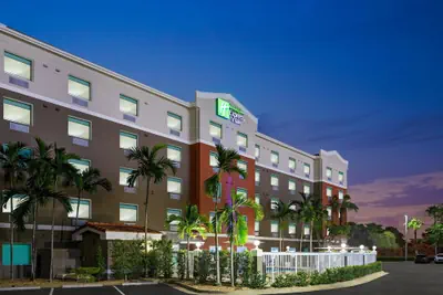 Photo 2 - Holiday Inn Express & Suites Pembroke Pines-Sheridan St by IHG