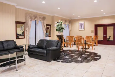 Photo 2 - Super 8 by Wyndham Brookshire TX