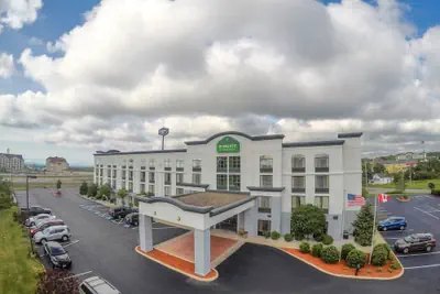 Photo 2 - Wingate by Wyndham Erie