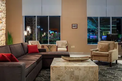 Photo 4 - DoubleTree by Hilton Hotel Savannah Airport
