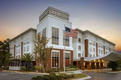 Photo 2 - DoubleTree by Hilton Hotel Savannah Airport