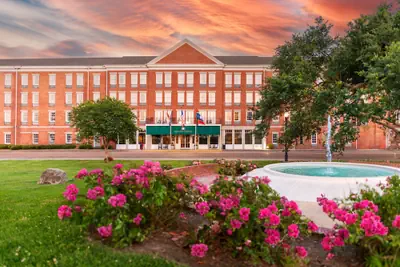 Photo 2 - Natchez Grand Hotel & Suites On the River