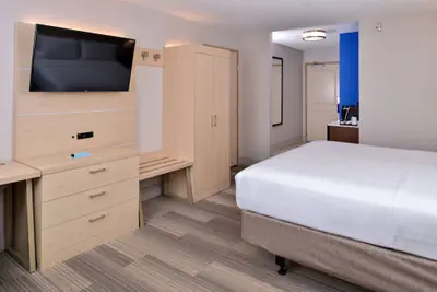 Photo 5 - Holiday Inn Express & Suites Cincinnati - Mason by IHG