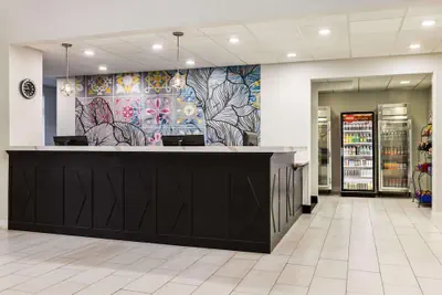 Photo 4 - La Quinta Inn & Suites by Wyndham Mt. Laurel - Philadelphia