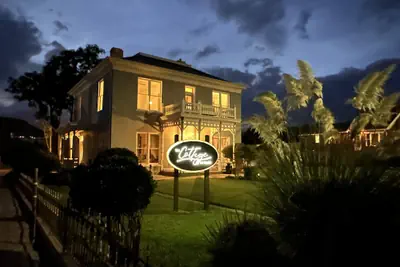 Photo 2 - The Cottage @ 241 North
