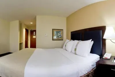 Photo 5 - Holiday Inn Quincy East by IHG