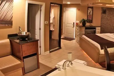 Photo 4 - The Champagne Lodge & Luxury Suites