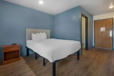 Photo 2 - WoodSpring Suites Springdale