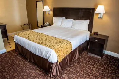 Photo 3 - Marinwood Inn & Suites
