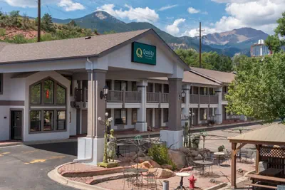Photo 2 - Quality Inn & Suites Manitou Springs at Pikes Peak