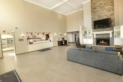 Photo 2 - Country Inn & Suites by Radisson, Grand Forks, ND
