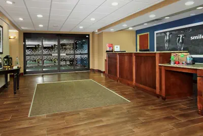 Photo 4 - Hampton Inn & Suites Madisonville