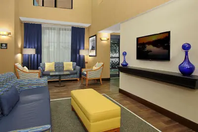 Photo 3 - Hampton Inn & Suites Madisonville