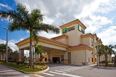 Photo 2 - Holiday Inn Express Stuart by IHG
