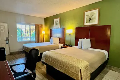 Photo 4 - Travelodge Suites by Wyndham Lake Okeechobee