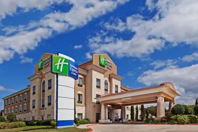 Photo 2 - Holiday Inn Express Hotel & Suites Victoria by IHG