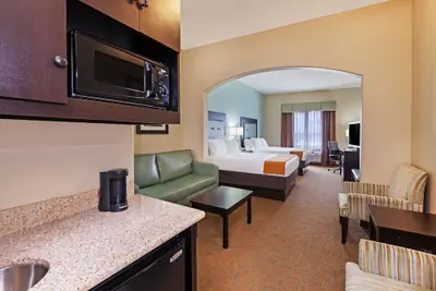 Photo 5 - Holiday Inn Express Hotel & Suites Victoria by IHG