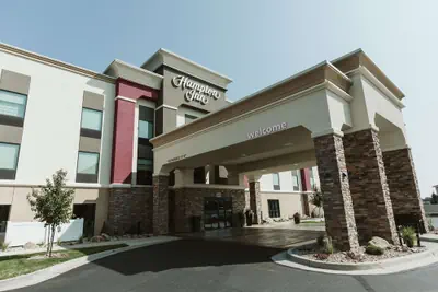 Photo 2 - Hampton Inn Bismarck
