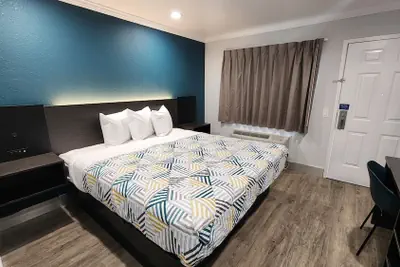 Photo 5 - Studio 6 Suites San Ysidro, CA -San Diego South Bay