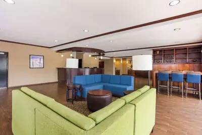 Photo 3 - Comfort Suites Saraland - North Mobile