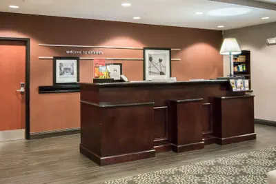 Photo 4 - Hampton Inn & Suites Orlando-John Young Pkwy/S. Park
