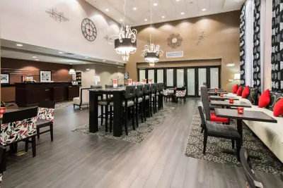 Photo 3 - Hampton Inn & Suites Orlando-John Young Pkwy/S. Park