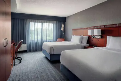 Photo 2 - Courtyard by Marriott Paramus