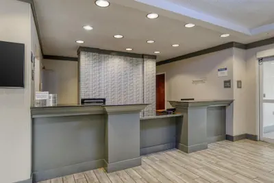 Photo 2 - Best Western Plus Philadelphia-Choctaw Hotel and Suites