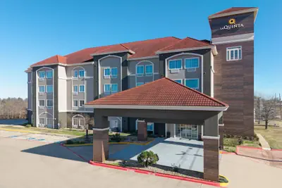 Photo 2 - La Quinta Inn & Suites by Wyndham Paris