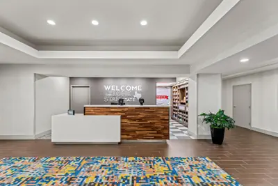 Photo 5 - Hampton Inn & Suites Corpus Christi I-37 - Navigation Blvd