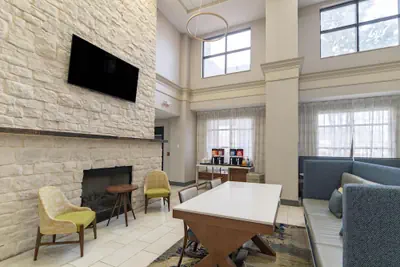 Photo 4 - Hampton Inn & Suites Florence-Downtown
