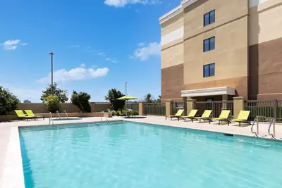 Photo 2 - SpringHill Suites by Marriott Fresno