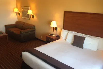 Photo 5 - Expressway Suites Fargo