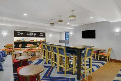 Photo 2 - Hampton Inn Utica