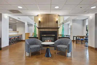 Photo 2 - Hampton Inn And Suites Madera