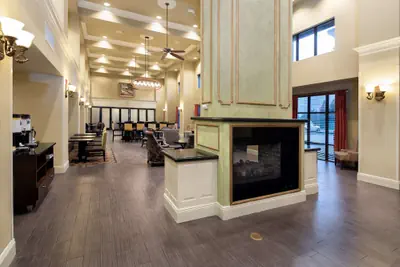 Photo 4 - Hampton Inn & Suites Baton Rouge - I-10 East