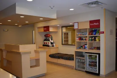 Photo 3 - TownePlace Suites by Marriott Republic Airport Long Island