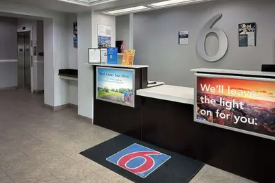 Photo 2 - Motel 6 Mission, TX