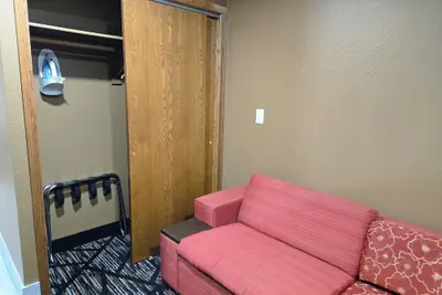Photo 5 - Town House Extended Stay Hotel Downtown
