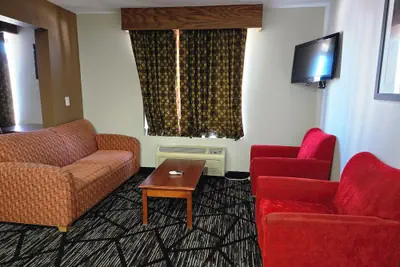 Photo 4 - Town House Extended Stay Hotel Downtown