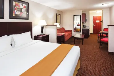 Photo 3 - Holiday Inn Express & Suites Carrollton by IHG