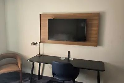 Photo 4 - Fairfield Inn & Suites by Marriott Cleveland