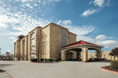 Photo 2 - La Quinta Inn & Suites by Wyndham Mansfield TX