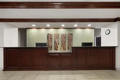 Photo 3 - La Quinta Inn & Suites by Wyndham Savannah Airport - Pooler