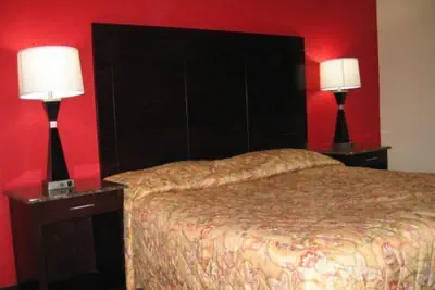 Photo 4 - Townhouse Inn & Suites