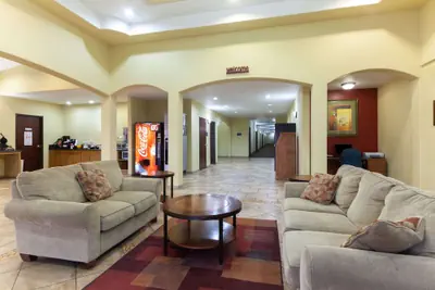 Photo 3 - Days Inn by Wyndham San Antonio at Palo Alto