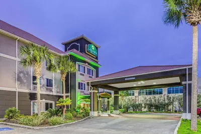 Photo 2 - La Quinta Inn & Suites by Wyndham Biloxi