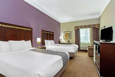 Photo 5 - La Quinta Inn & Suites by Wyndham Cleburne