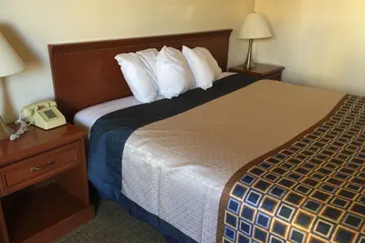 Photo 3 - Vantage Point Inn Woodland Hills