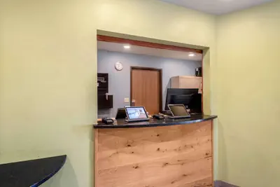 Photo 3 - Extended Stay America Select Suites - Colorado Springs - Airport
